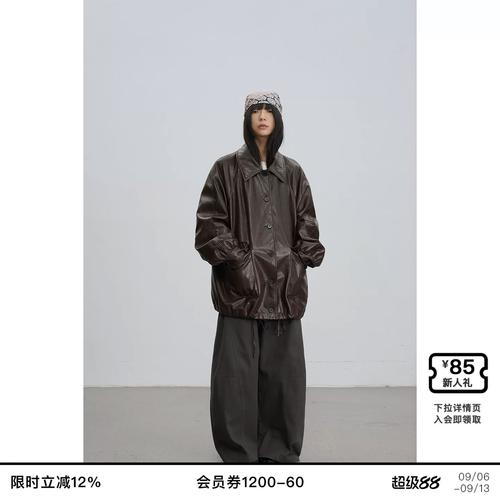 金属丝绳与油蜡肌理 Veega Chic秋冬皮衣棉外套的复古时髦解法